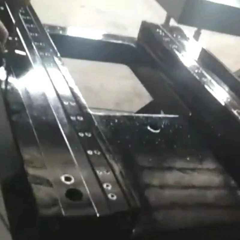 گرينائيٽ جا حصا پروسيس ڪيا ويا آهن ۽ هن وقت معائنو هيٺ آهن